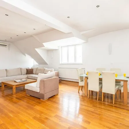 Spacious In Downtown Apartamento