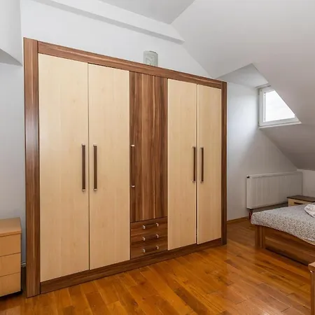 Apartment Spacious In Downtown *